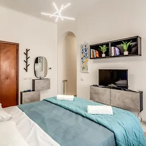 Rhome Colosseum Apartment